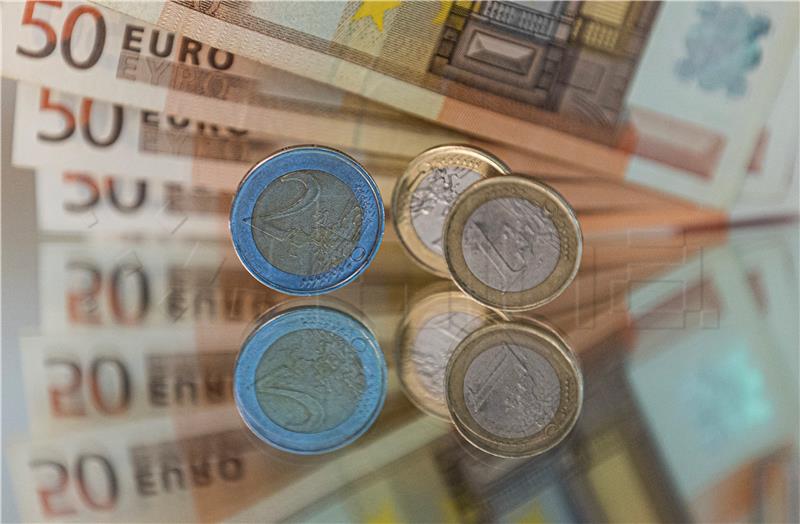 Average take-home pay in January at €1,094