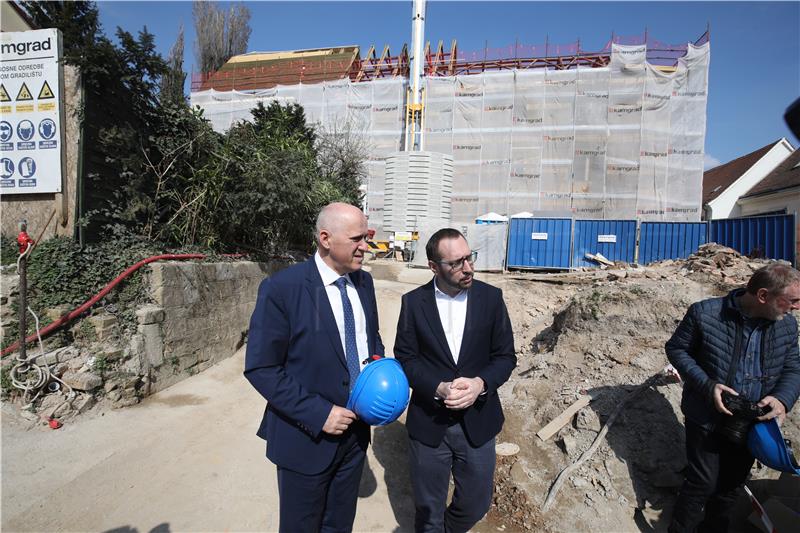 Zagreb mayor happy with reconstruction of public buildings, not with private ones