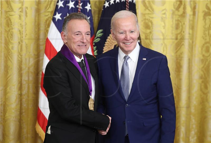 Biden odao počast Bruceu Springsteenu, Juliji Louis-Dreyfus, Amy Tan