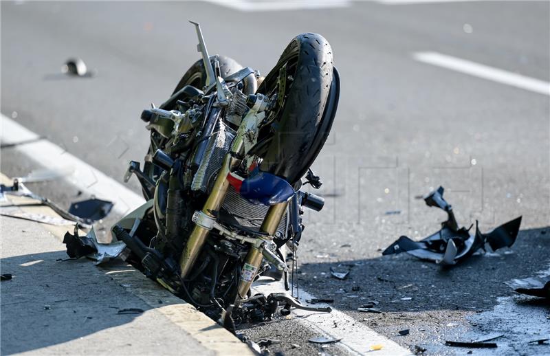 Slovenski motociklist zbog prebrze vožnje kod Karlobaga sletio s ceste i poginuo