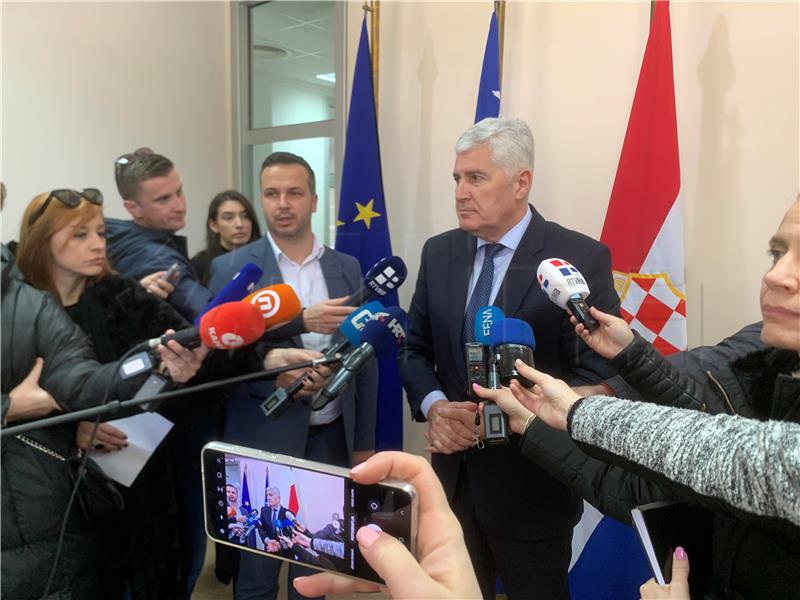 Bosnia: HDZ BiH and eight-party bloc sign two agreements