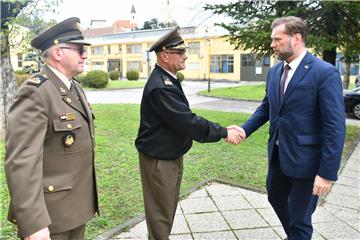 Banožić najavio povećanje stipendija kadetima HVU-a