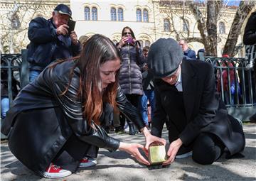 Kamen spoticanja za Borisa Hanžekovića ispred Pravnog fakulteta