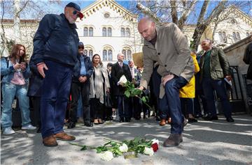 Kamen spoticanja za Borisa Hanžekovića ispred Pravnog fakulteta