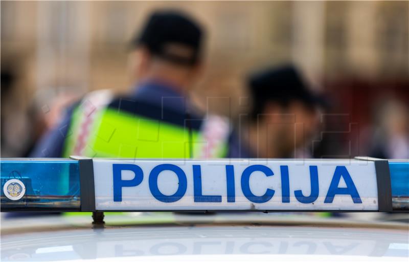 Policija rasvjetljava ubojstvo i navodno samoubojstvo u Vinkovcima