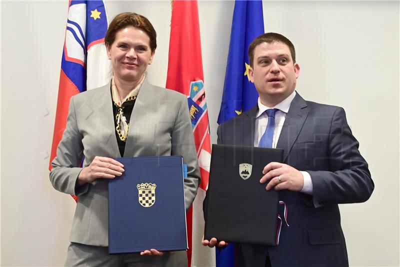 Croatia and Slovenia sign agreement on construction of road bridge