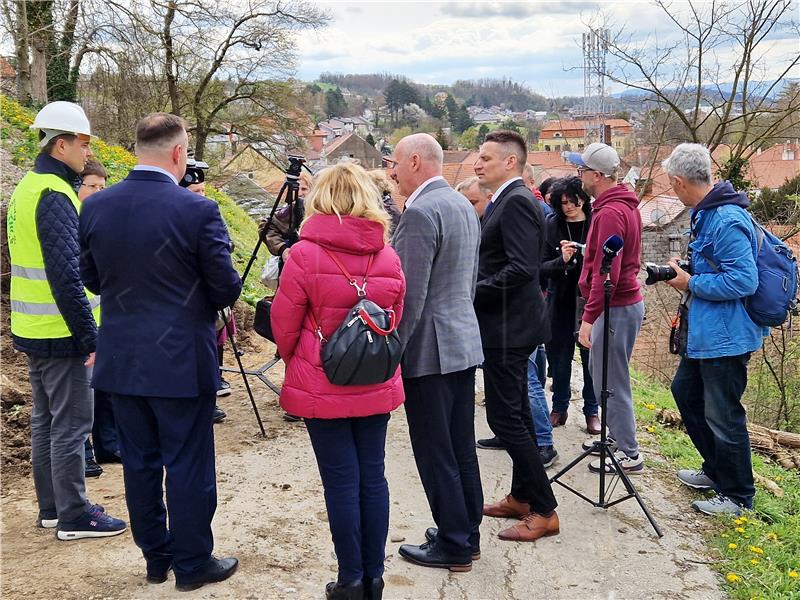 Krapina: Bačić obišao radove na sanaciji klizišta