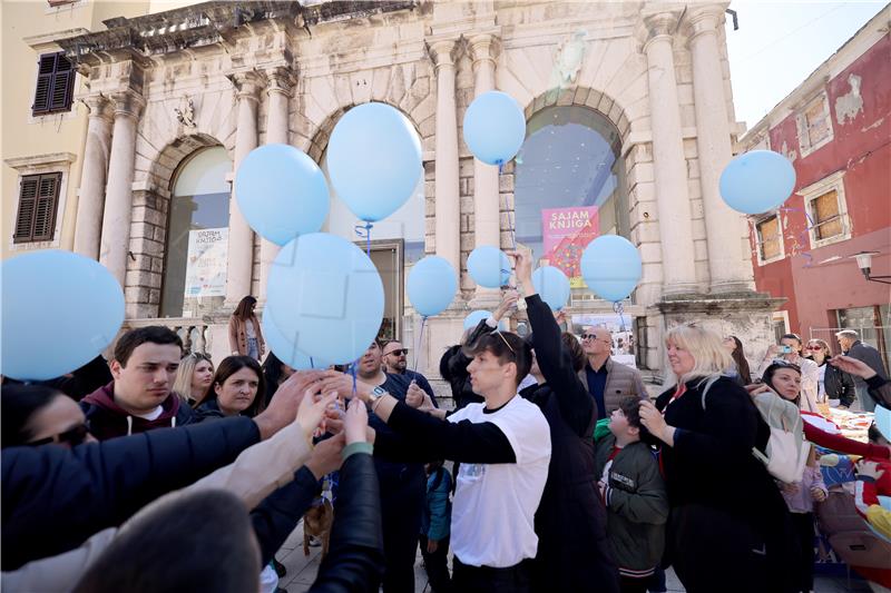 Zadar: Puštanjem balona u zrak obilježen Svjetski dan svjesnosti o autizmu