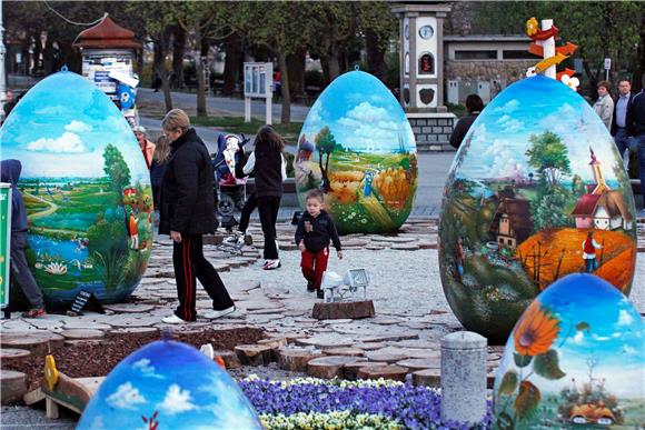 Argentinski grad Mendoza postavljanjem 10 divovskih jaja slavi "hrvatski Uskrs"