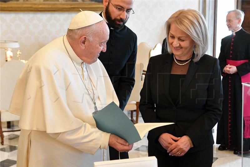 Papa s predsjedateljicom Vijeća ministara BiH, pozvao na izgradnju suživota