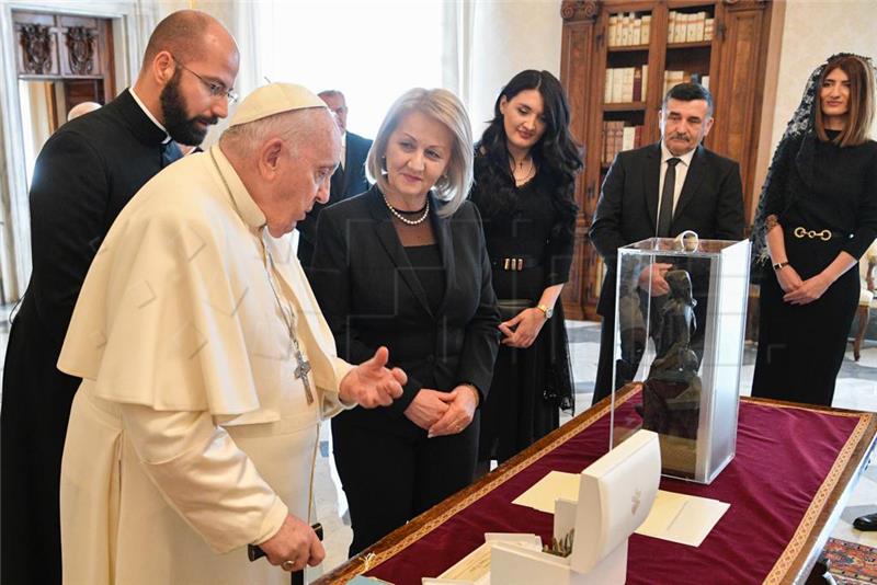 Papa s predsjedateljicom Vijeća ministara BiH, pozvao na izgradnju suživota