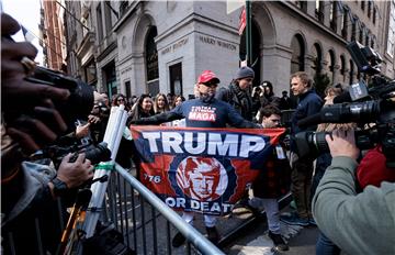 Trump se izjašnjava o krivnji na sudu u povijesno prvom takvom slučaju u SAD-u