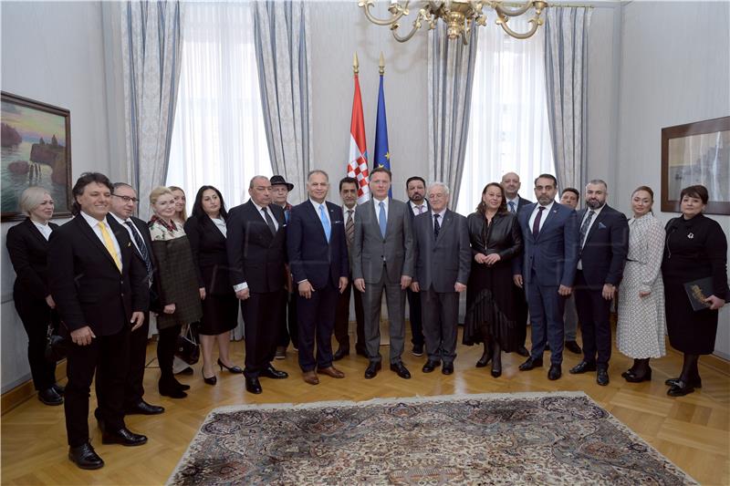 Croatian parl. speaker receives International Romani Union delegation