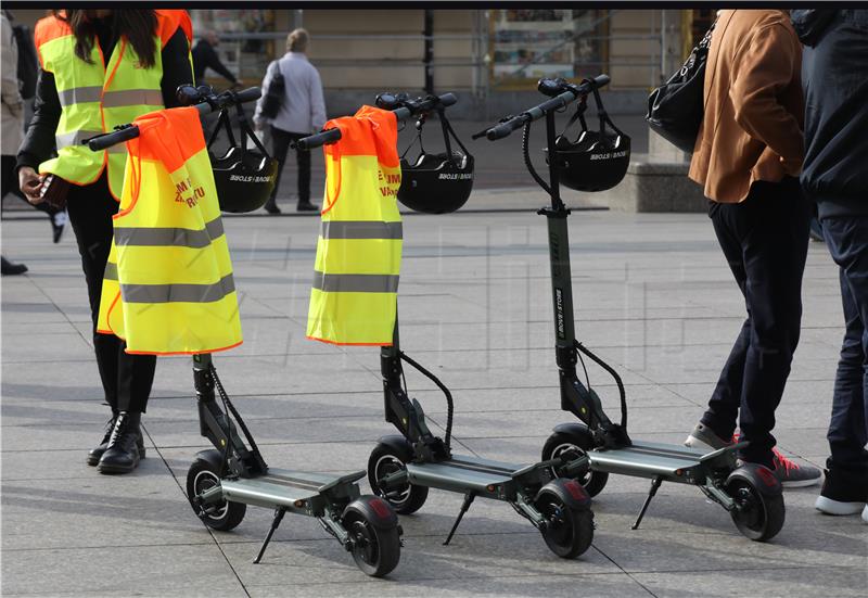 Nakon Pariza, i u Njemačkoj zahtjevi za zabranom električnih romobila