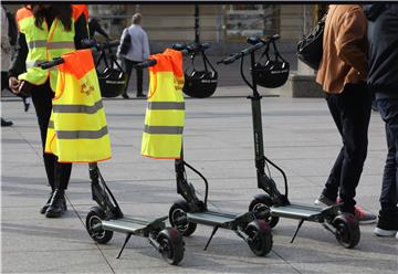 Nakon Pariza, i u Njemačkoj zahtjevi za zabranom električnih romobila