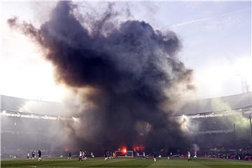 Ajax izborio finale Kupa, utakmica prekinuta na pola sata