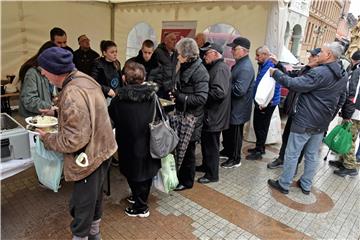 Podjela posnog obroka u središtu Vinkovaca