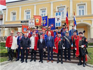 Povijesne postrojbe u Krapini na 500. rođendanu Kostelske uskrsne pištole