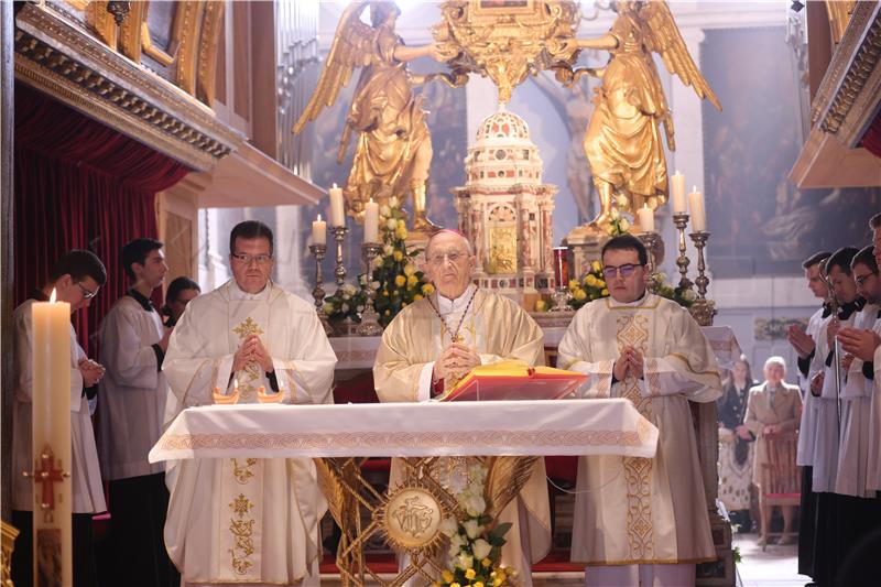 Svečano bogoslužje s uskrsnim blagoslovom u katedrali sv. Dujma