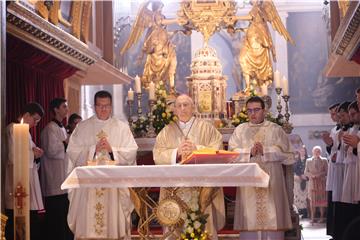 Svečano bogoslužje s uskrsnim blagoslovom u katedrali sv. Dujma