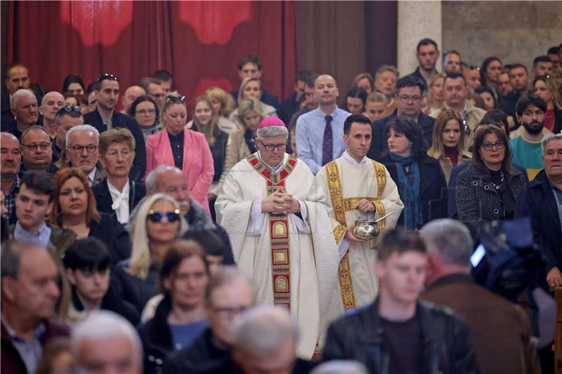 Uskršnja misa u katedrali sv. Stošije u Zadru