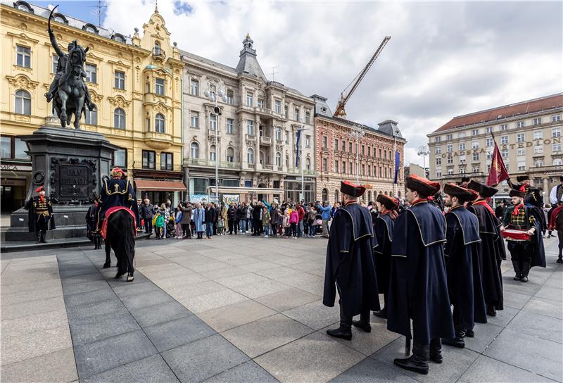 Svečana smjena straže Kravat pukovnije