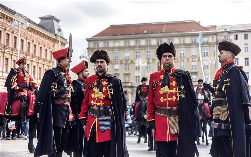 Svečana smjena straže Kravat pukovnije