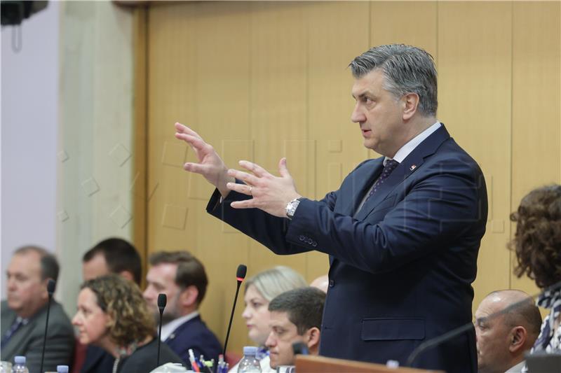 Sabor: Plenković i Grbin na aktualnom satu razmjenjivali optužbe