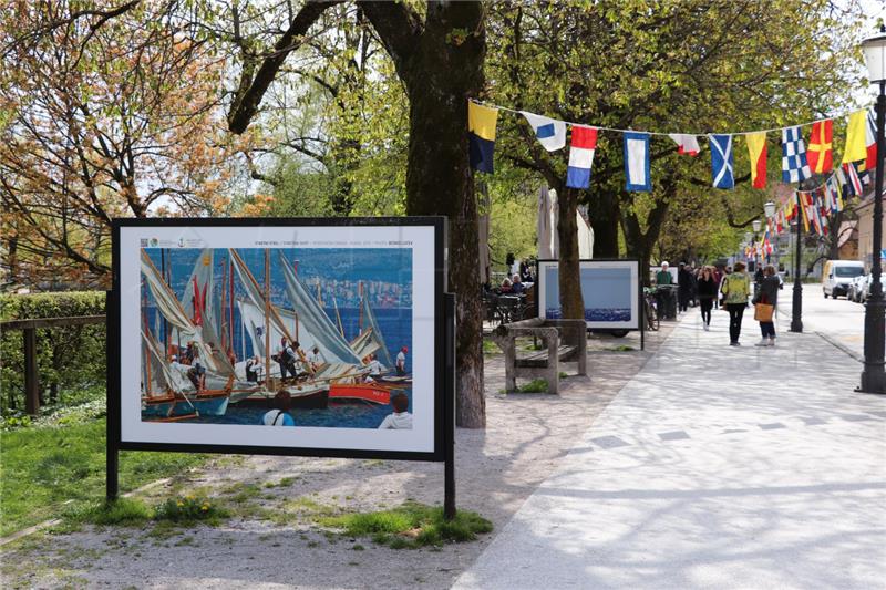  Ljubljana: Izložba fotografija brodica "Hrvatska – tamo gdje jedra pričaju priče“