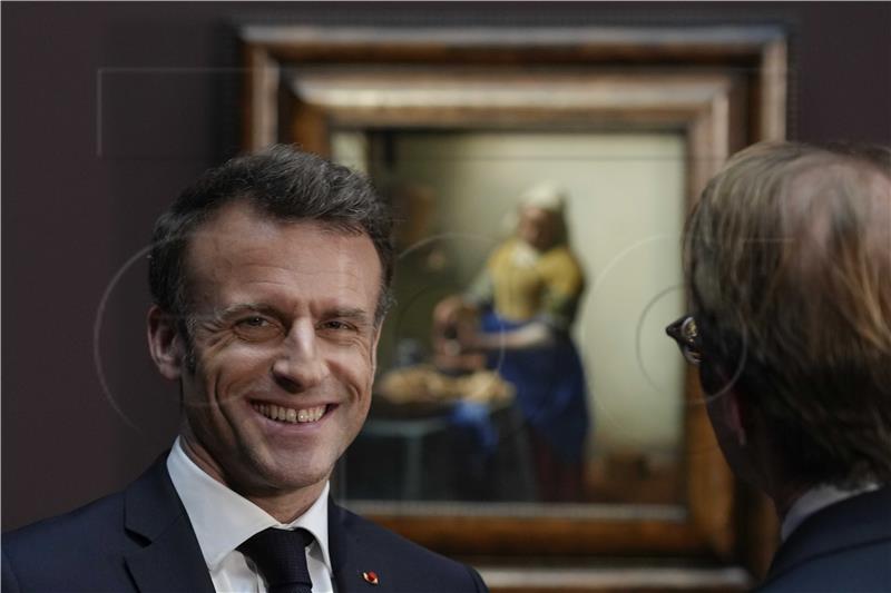 Macron potpisao kontroverznu mirovinsku reformu