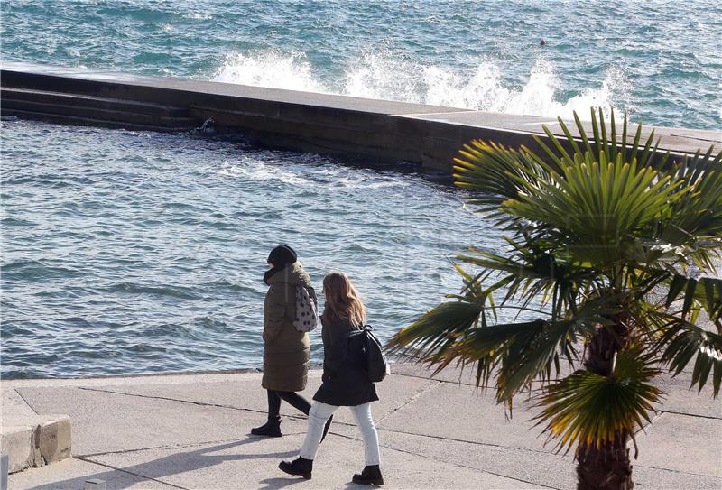 Opatija hosts over 1,200 Nordic walkers