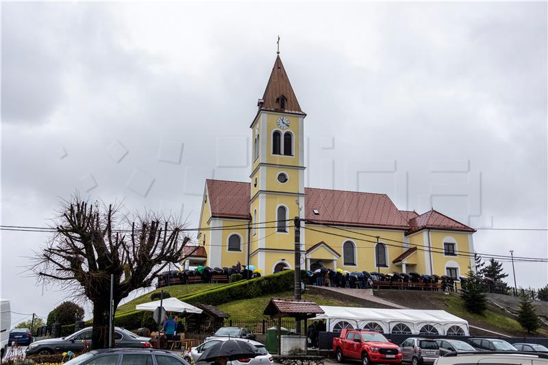 Svečano otvorenje župne crkve Uzvišenja Svetog Križa u Kravarskom