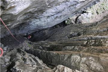 Slovenija: Nakon 30 sati spašavanja unesrećena speleologinja izvučena iz jame