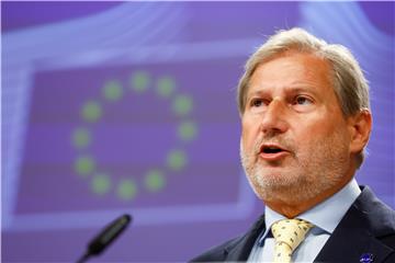 Hahn: EU treba novi pakt o migracijama i azilu