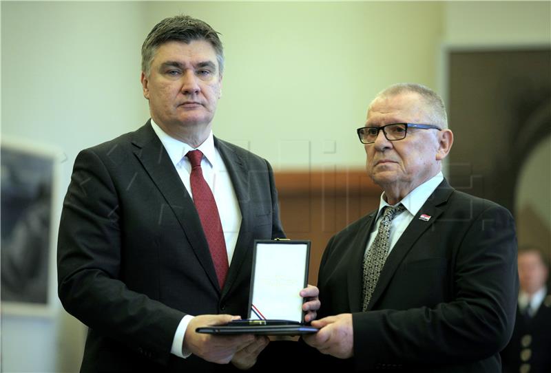 Predsjednik Milanović uručio odličja hrvatskim braniteljima