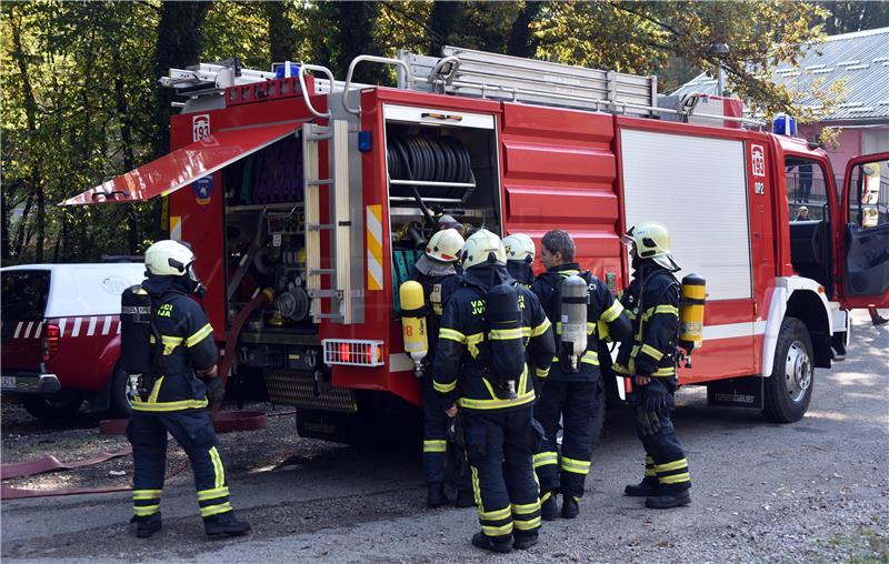 Vatrogasci na vježbi "gasili" šumski požar bespilotnim letjelicama