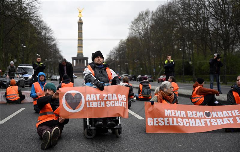 Ekološki aktivisti nastavili s akcijama i blokadom prometa u Berlinu