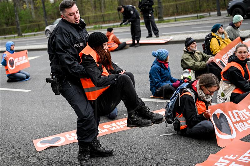 Ekološki aktivisti blokirali promet u Berlinu, sukobili se s vozačima