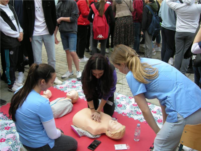 U Sisku festival srednjih škola i STEM kombi s laboratorijem