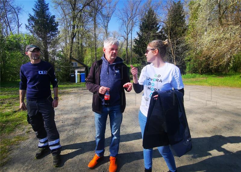 Volonterska akcija čišćenja obale rijeke Drave privukla velik broj Varaždinaca