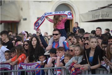 Doček juniora Hajduka na Rivi