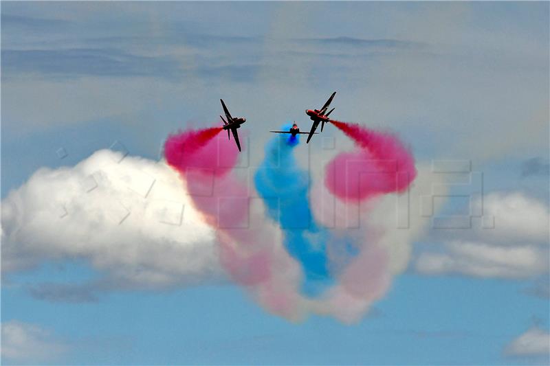 Zajednička vježba Krila Oluje i britanskih Red Arrows