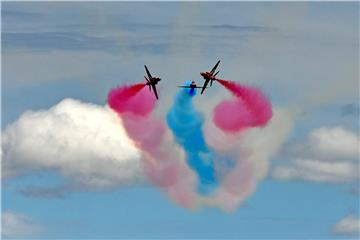 Zajednička vježba Krila Oluje i britanskih Red Arrows