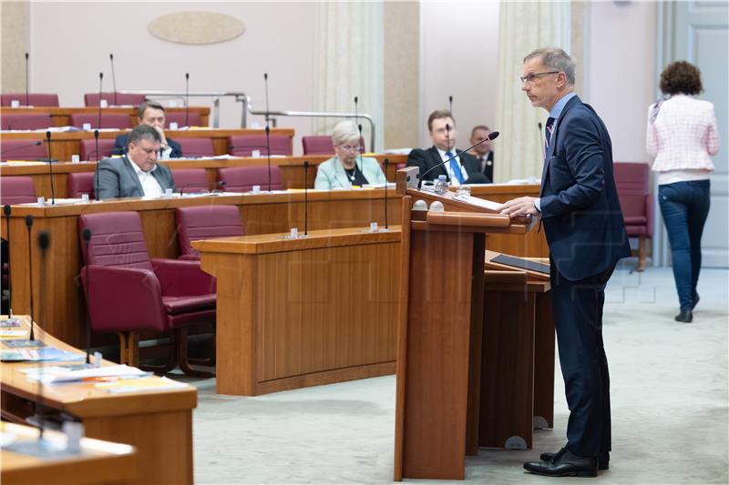 Saborska oporba prozvala HNB i Vujčića zbog katastrofalne monetarne politike