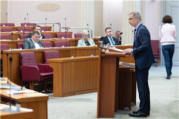 Saborska oporba prozvala HNB i Vujčića zbog katastrofalne monetarne politike