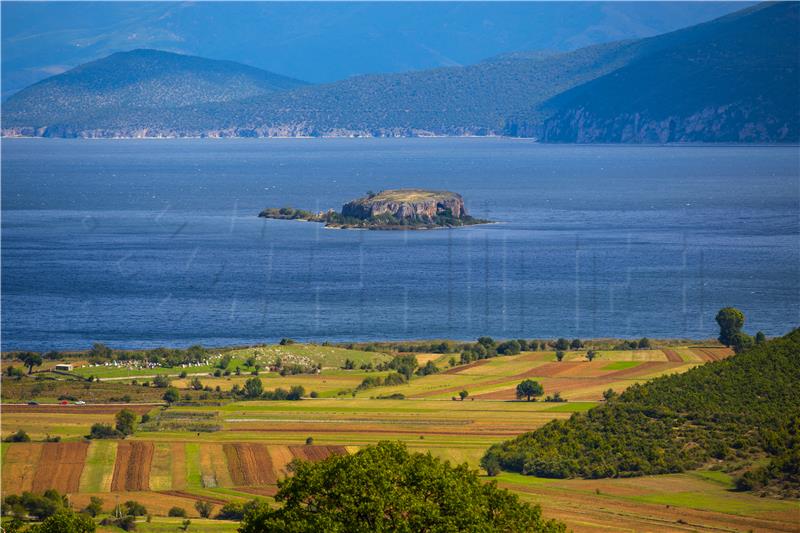 Prespansko jezero zabrinjavajuće se smanjuje 