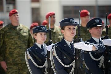 Predsjednik na svečanoj prisezi i dodjeli beretki pripadnicima 3. mehanizirane bojne 