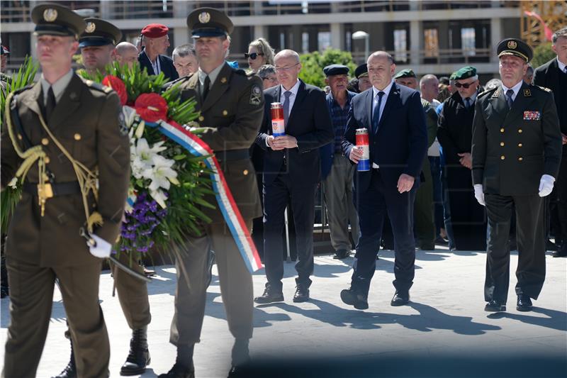 Predsjednik na svečanoj prisezi i dodjeli beretki pripadnicima 3. mehanizirane bojne 