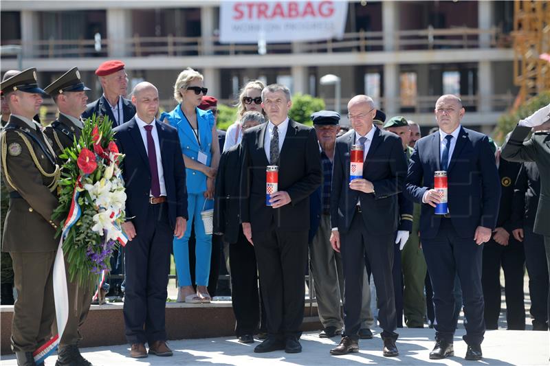 Predsjednik na svečanoj prisezi i dodjeli beretki pripadnicima 3. mehanizirane bojne 