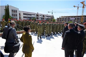 Predsjednik na svečanoj prisezi i dodjeli beretki pripadnicima 3. mehanizirane bojne 